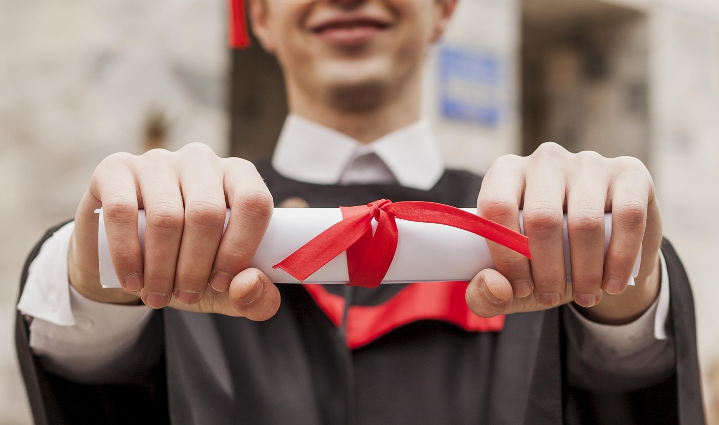 Curiosidade: por que cada curso tem uma cor na formatura e o que ela significa?